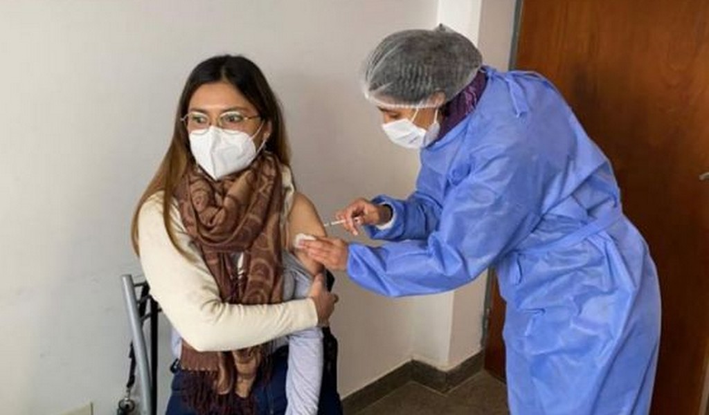 Más de 200 mil personas ya recibieron la tercera dosis de la vacuna contra COVID-19 en la provincia