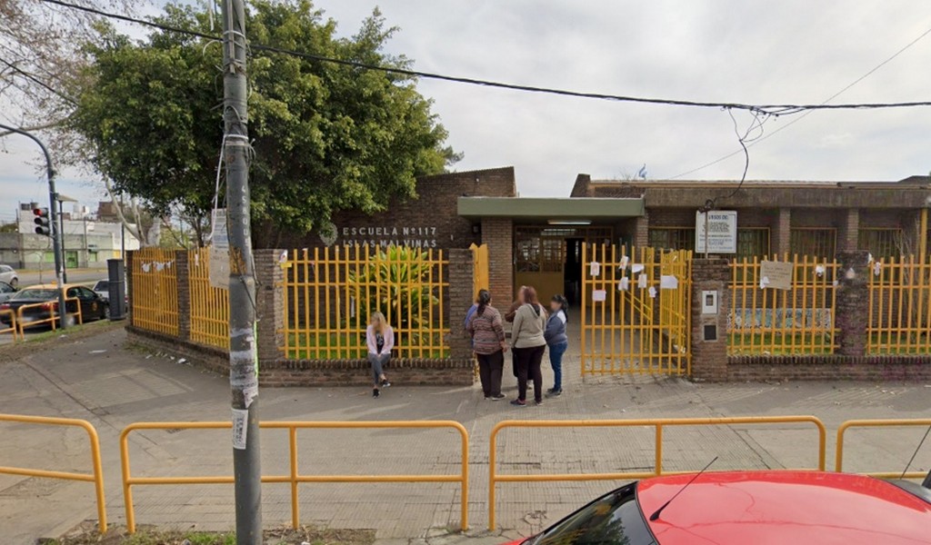 Dejaron una nota intimidatoria y 46 vainas servidas en una escuela de Rosario