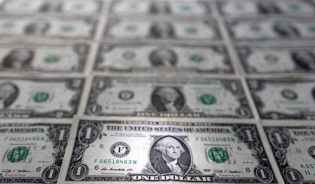Dólar reanuda declive mientras las bolsas repuntan de forma tímida