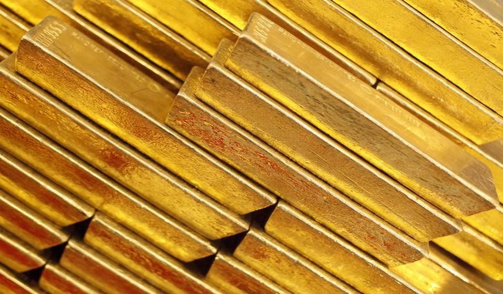 Precios del oro suben tras fuerte aumento de tasas de la Fed