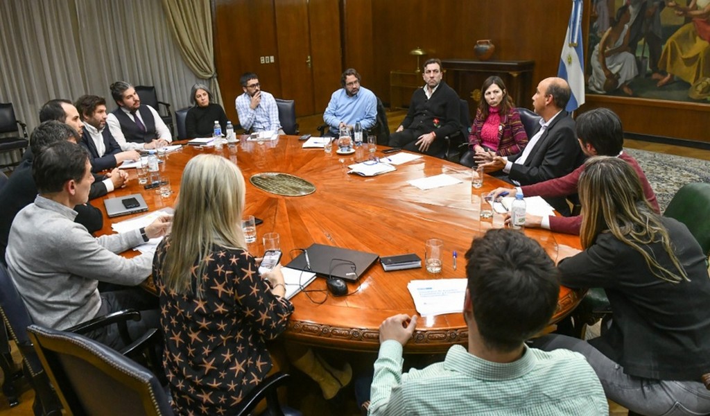 Batakis designó a su equipo y mantuvo la primera reunión de gabinete económico