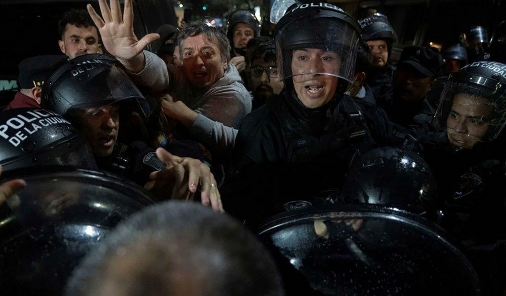 El FdT repudió la represión de la Policía porteña y se solidarizó con Máximo Kirchner