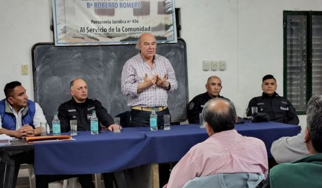 El ministro Cornejo se reunió con referentes de más de 30 barrios de zona oeste