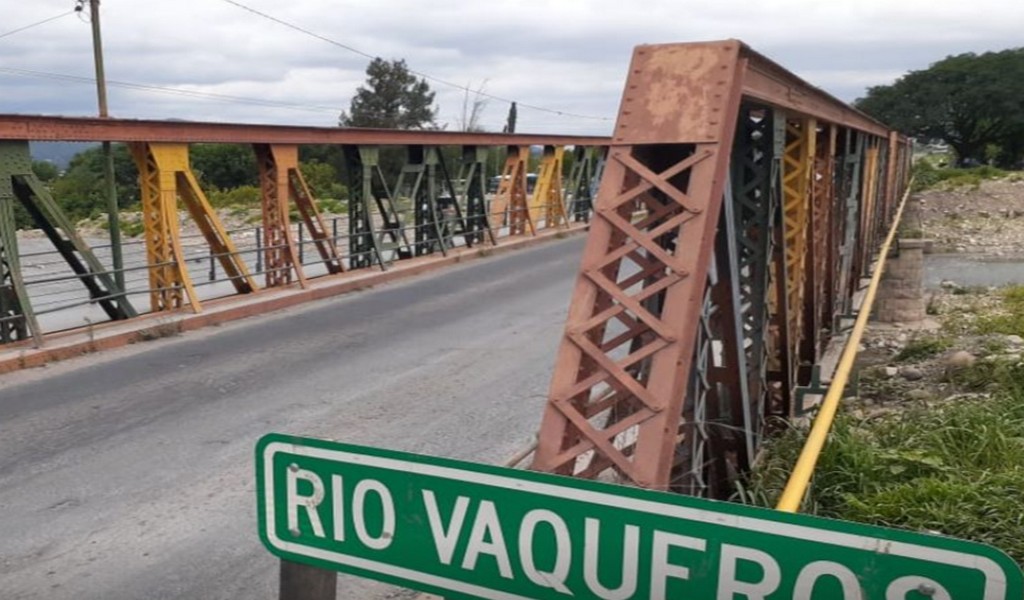 Sáenz anunció que se firmó el contrato de obra para construir el nuevo puente sobre río Vaqueros