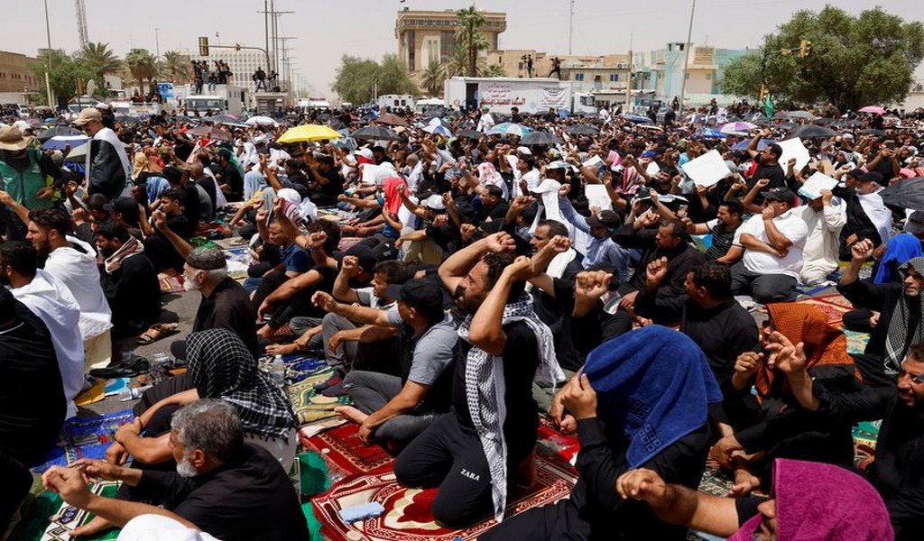 Facciones iraquíes rivales piden un nuevo gobierno mediante protestas