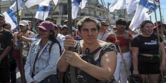 Miles de manifestantes llegan a La Plata para el acto de Cristina Kirchner