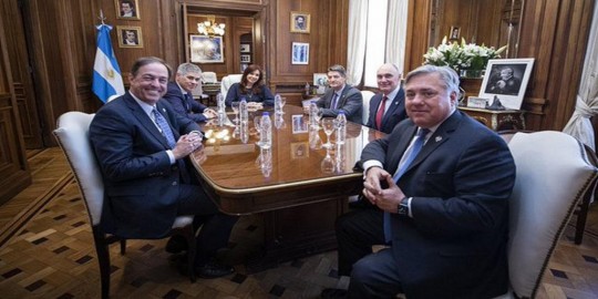 Cristina Fernández y el presidente de YPF se reunieron con directivos de Chevron