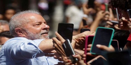 Lula se mantiene por delante de Bolsonaro de cara a las elecciones de Brasil: sondeo