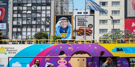A dos años de la muerte de Maradona, nuevos murales reviven al ídolo popular durante Qatar 2022